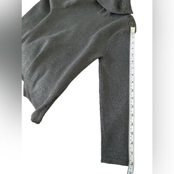 NEW YORK AND COMPANY 7TH AVENUE DESIGN STUDIO LIGHT GREY TURTLENECK SWEATER Sz S - Picture 6 of 7